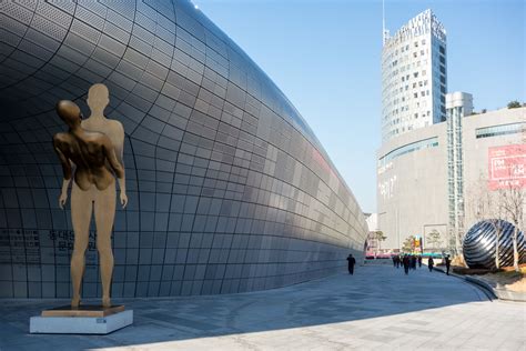  Monumentality Unveiled: A Journey Through Korean Sculptural Traditions